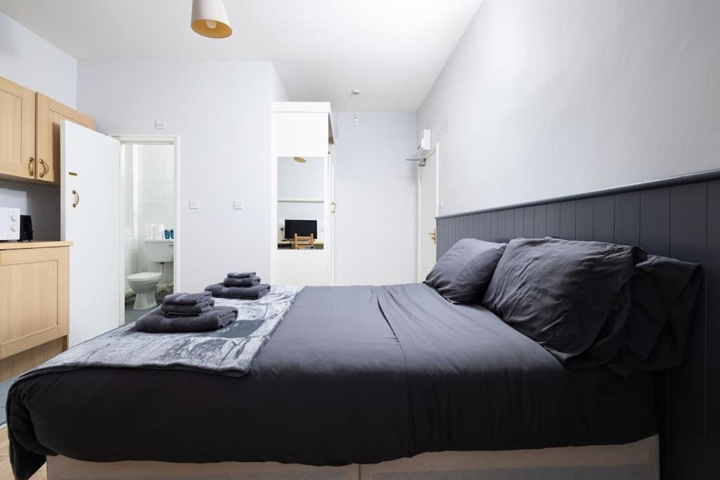 Finchley Road 9 Apartment